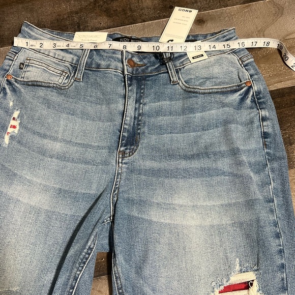 NWT Judy Blue Mid Rise Bootcut Patch Detail Jeans- 14W - Picture 5 of 10